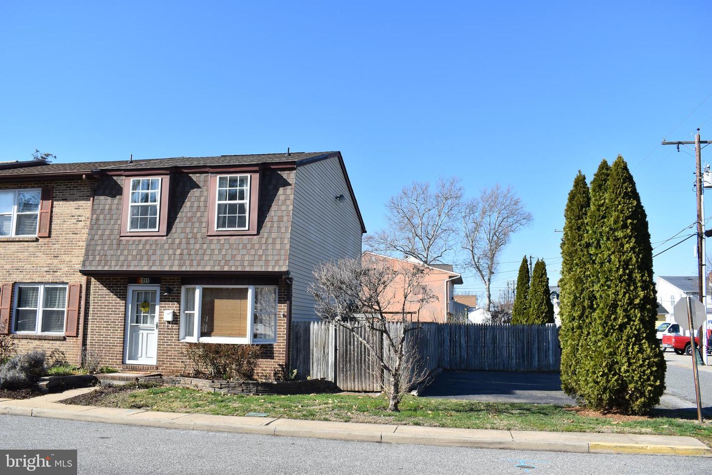 351 Girard St Property Photo