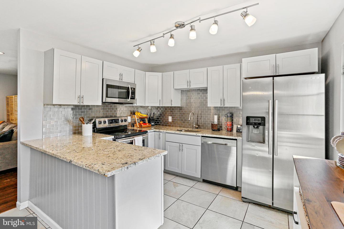 2407 Sycamore Ln Property Photo 6