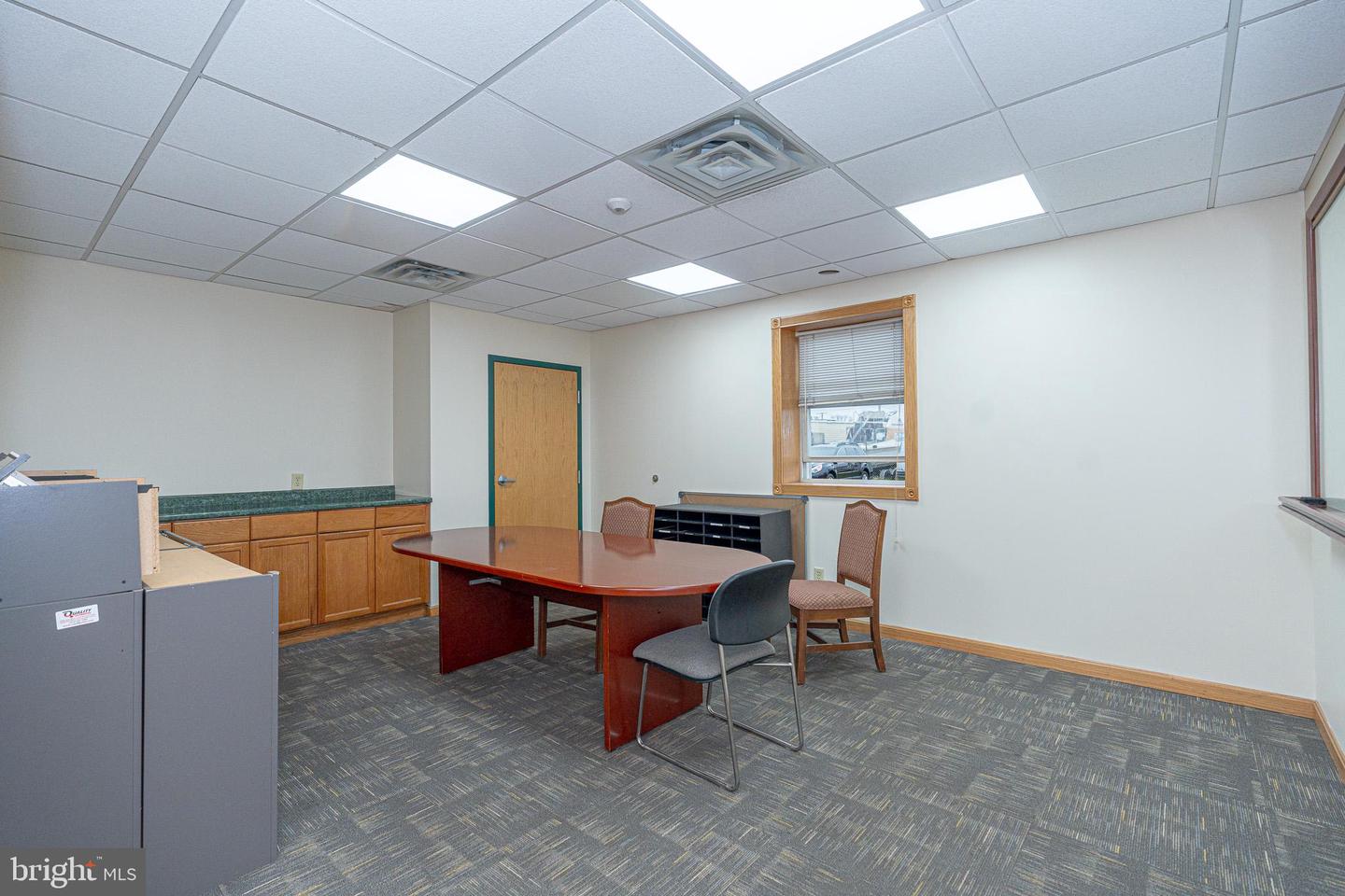 1325 S Philadelphia Blvd Property Photo 12