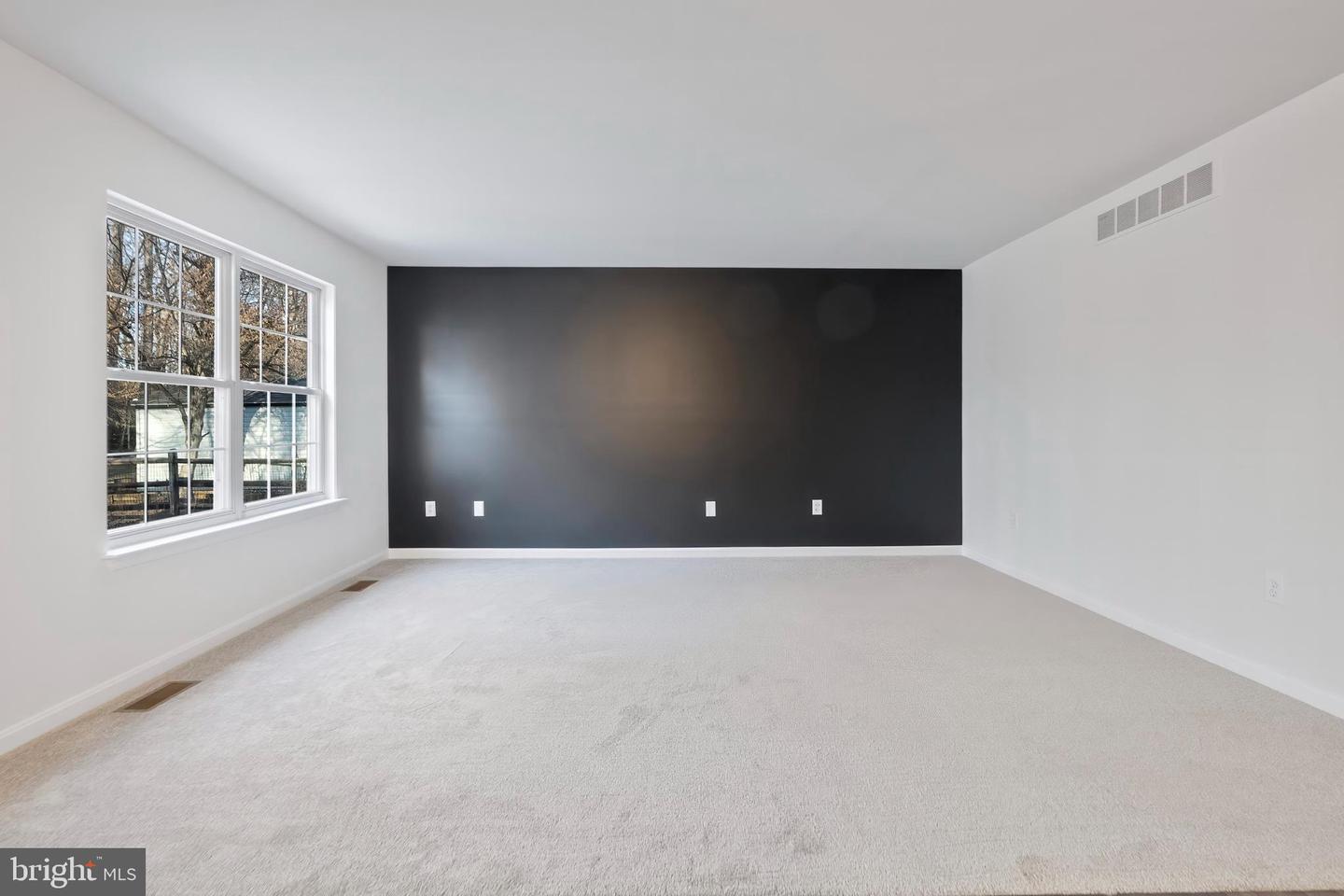 6 Holly Ave Property Photo 9