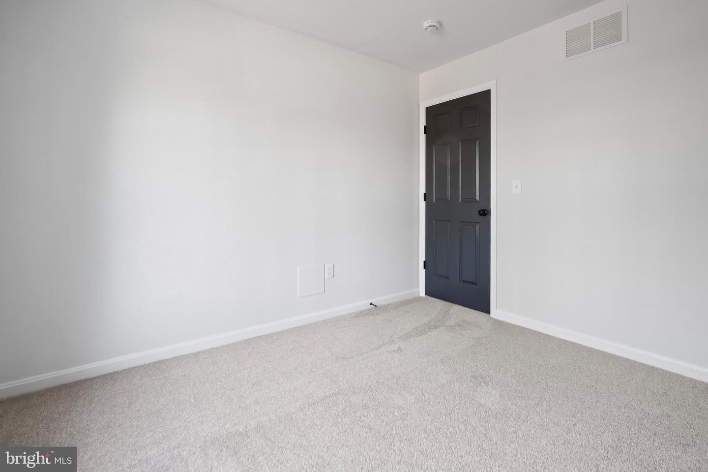 6 Holly Ave Property Photo 23