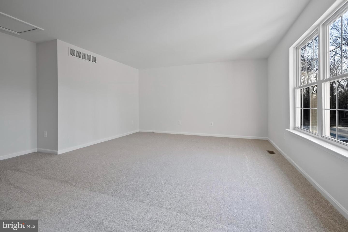 6 Holly Ave Property Photo 27