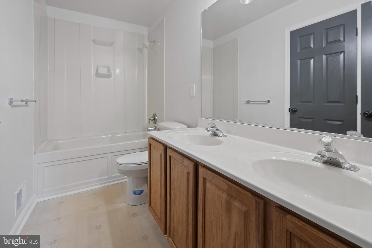 6 Holly Ave Property Photo 30