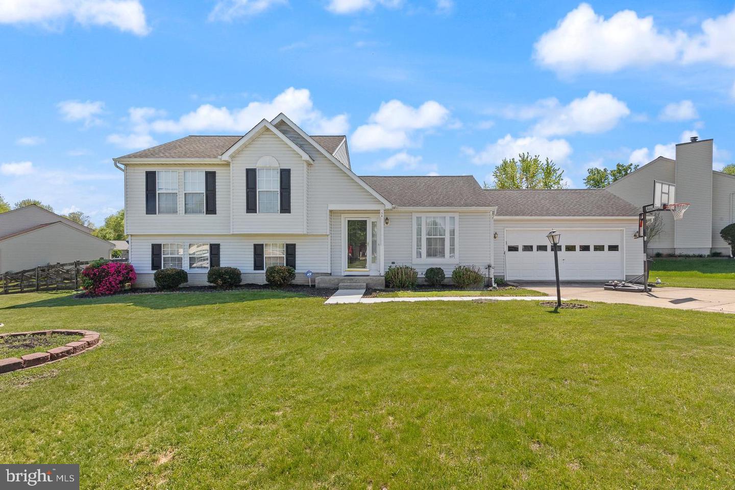 3207 Grindle Ct Property Photo 1