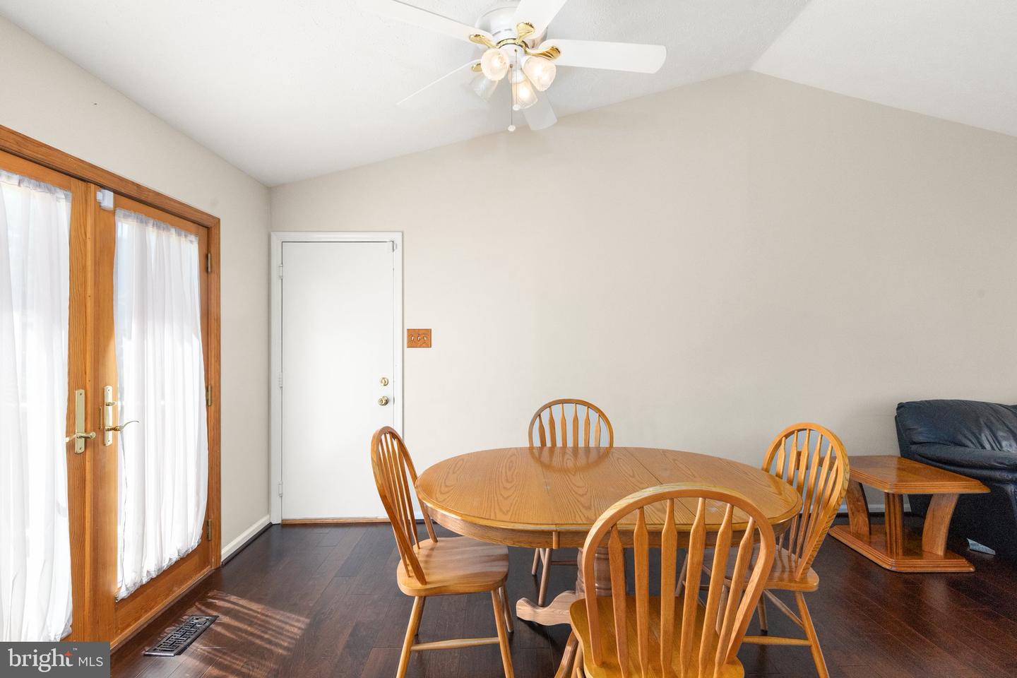 3207 Grindle Ct Property Photo 6