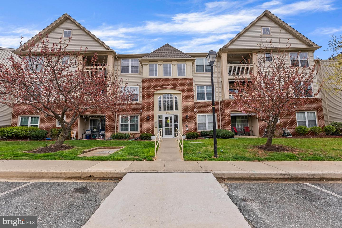 303-f Tall Pines Ct #6 Property Photo