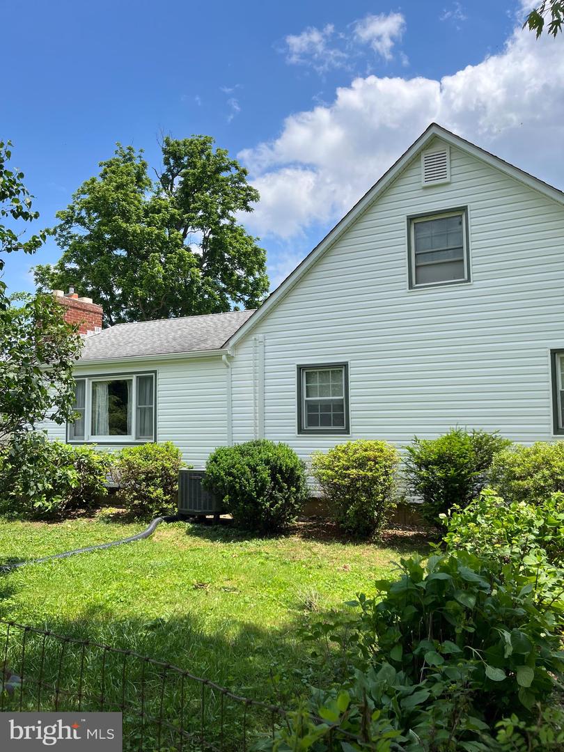 1814 Poole Rd Property Photo 6