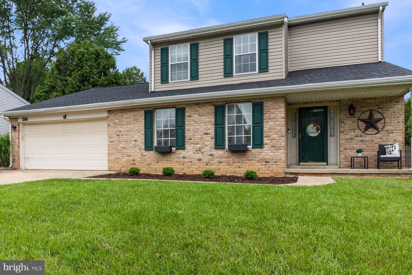 306 Barclay Ct Property Photo