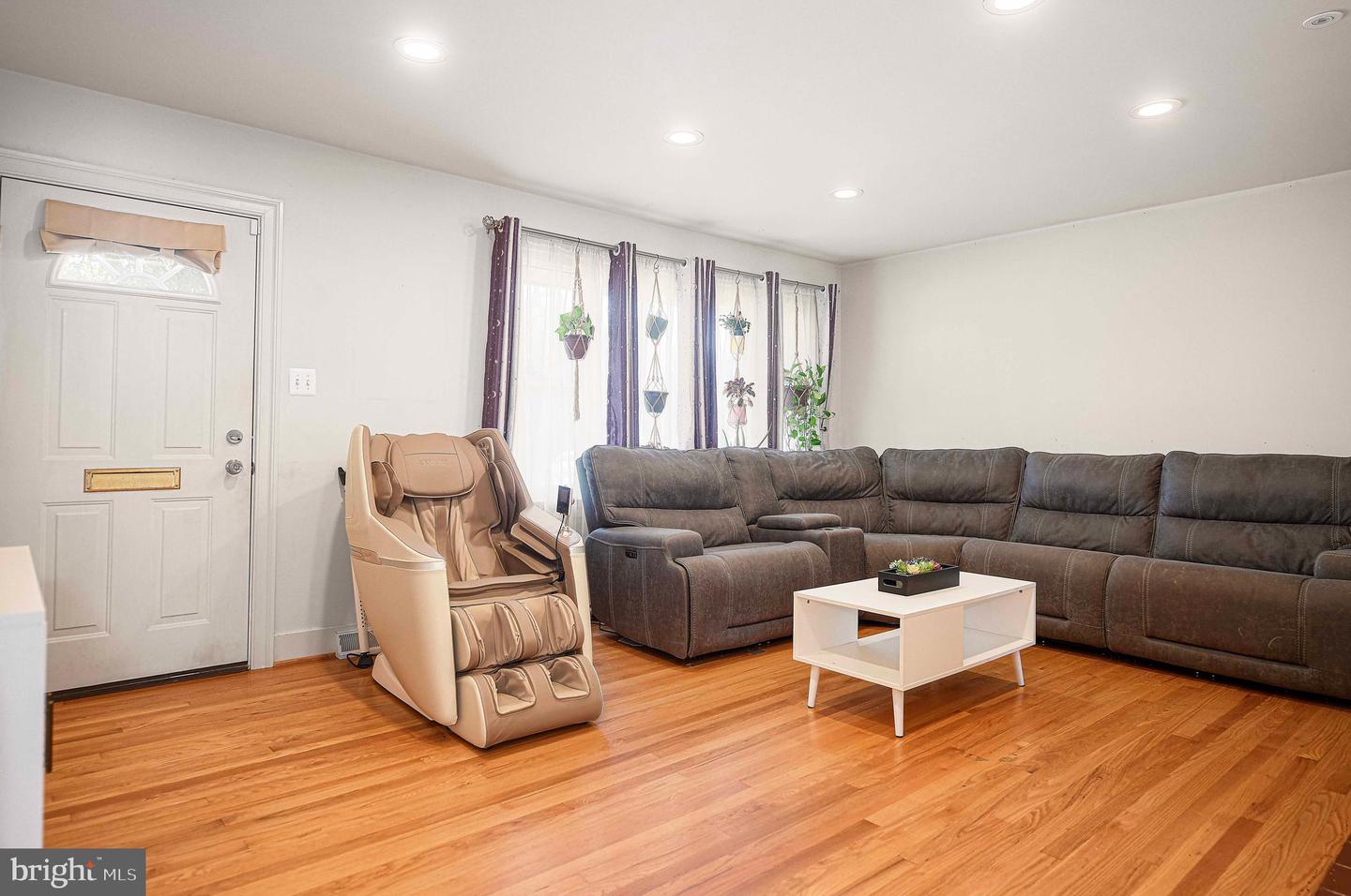 308 Fulford Ave Property Photo 7