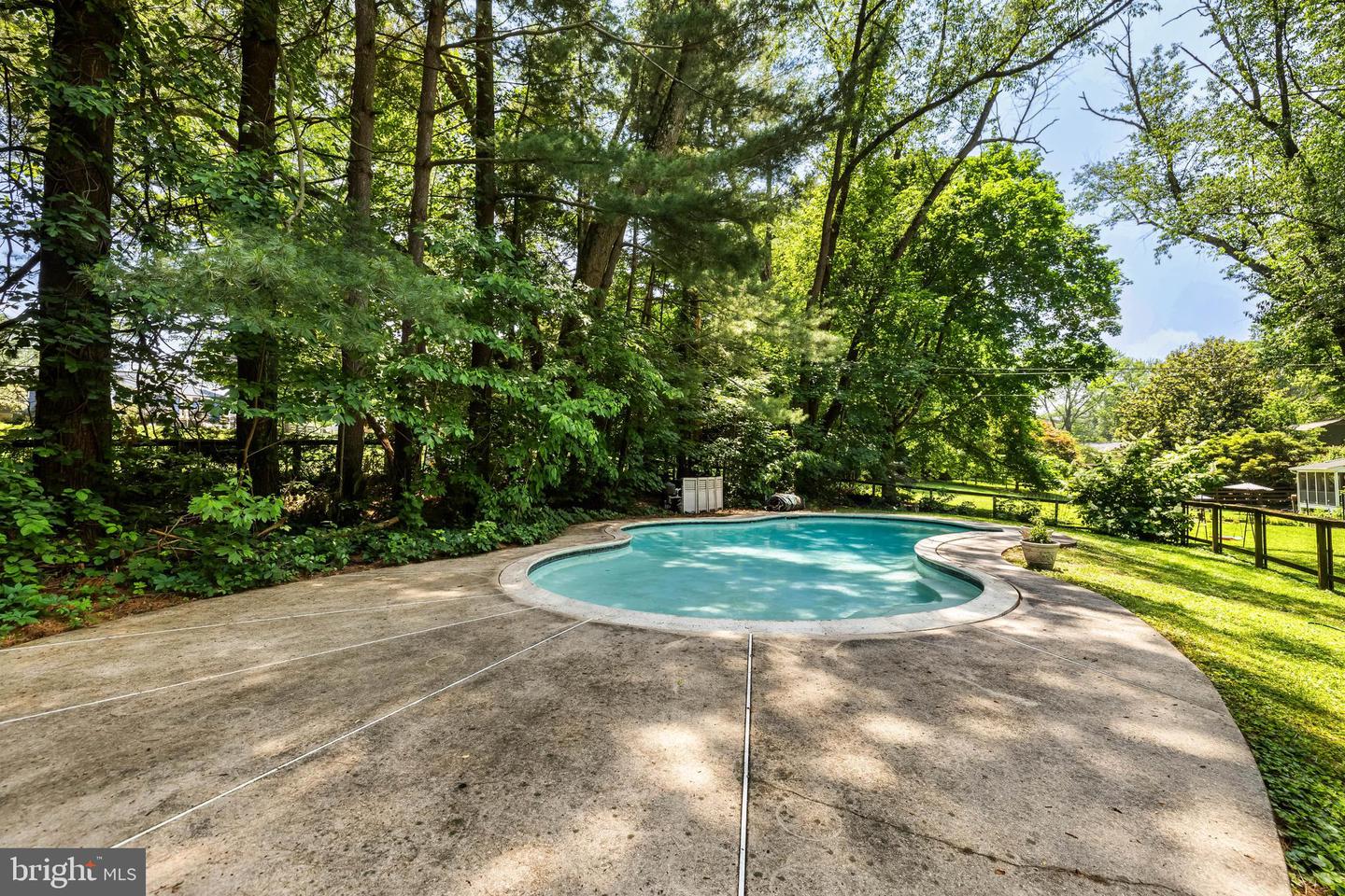 225 E RING FACTORY RD Property Photo 1