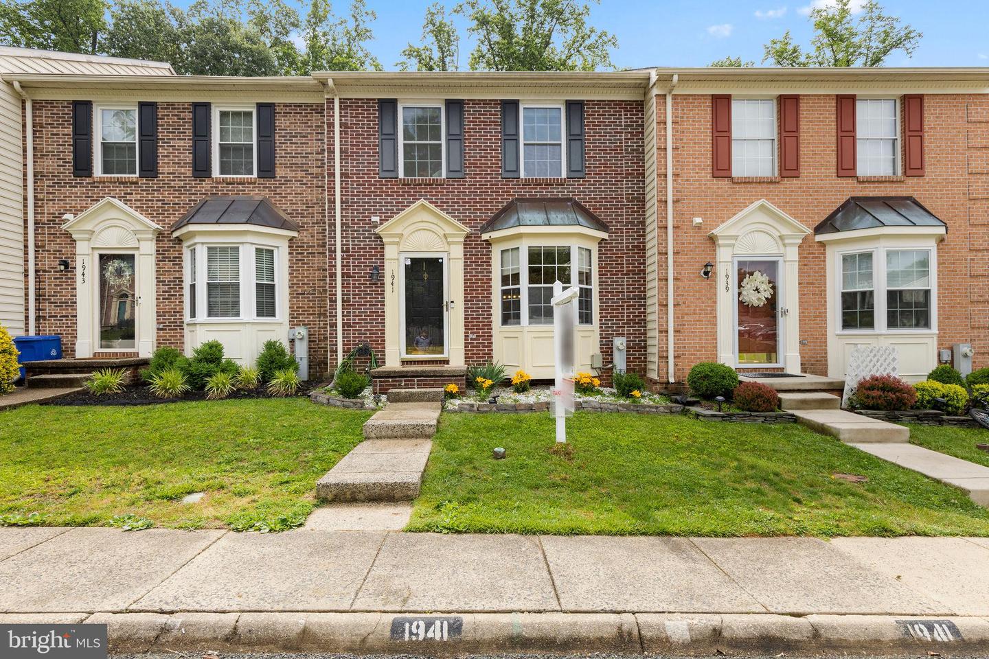 1941 MILLINGTON SQ Property Photo 1