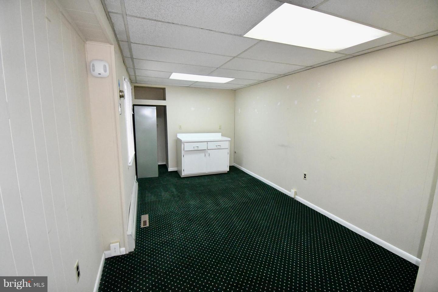 400 Lewis St Property Photo 5