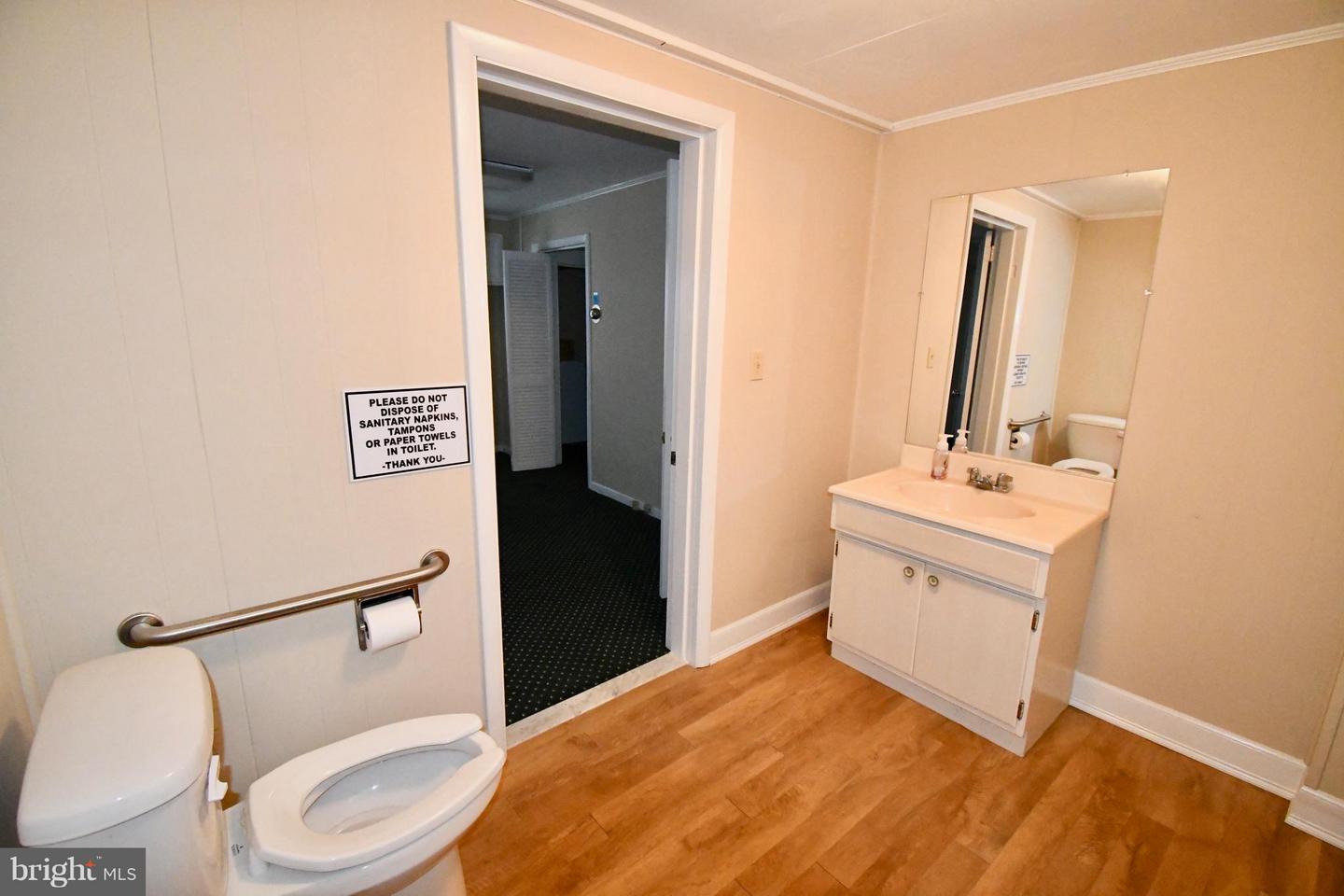 400 Lewis St Property Photo 7