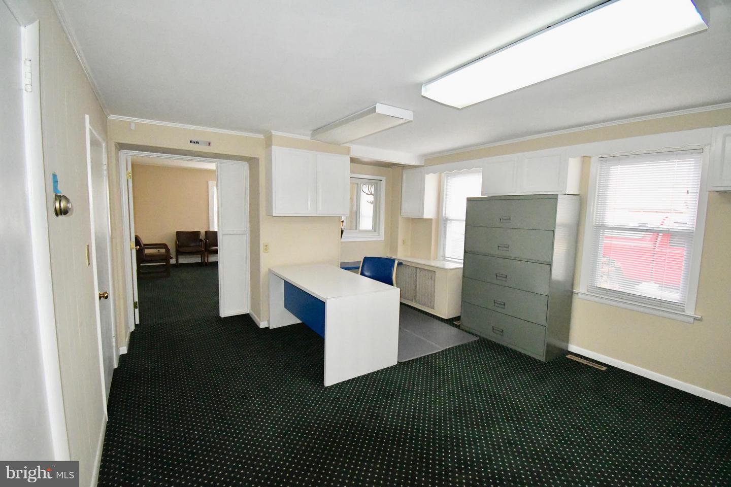 400 Lewis St Property Photo 8