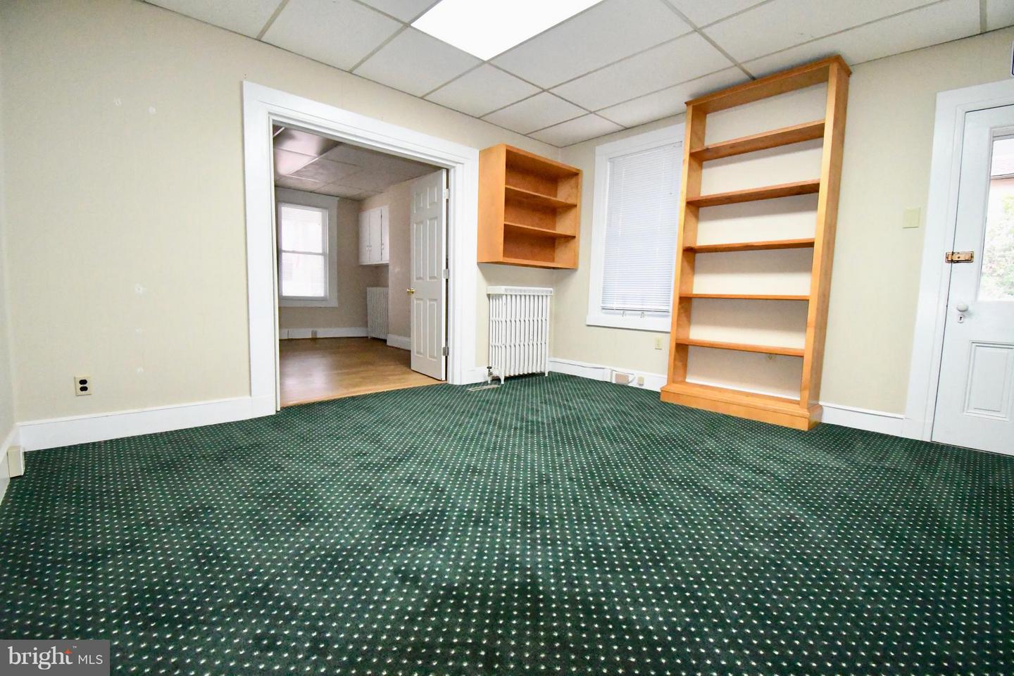 400 Lewis St Property Photo 9