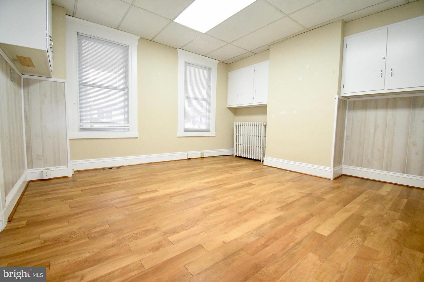 400 Lewis St Property Photo 11