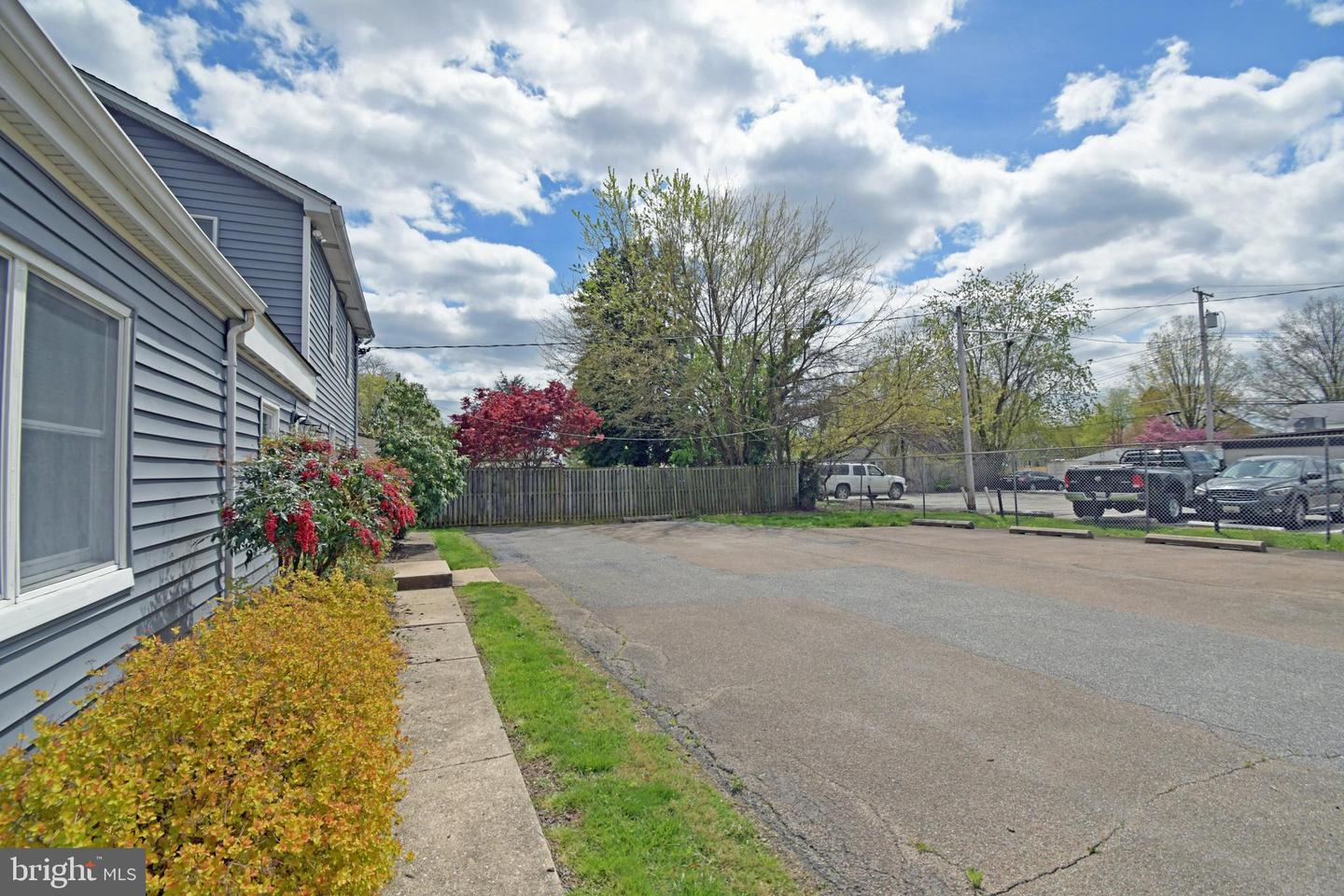 400 Lewis St Property Photo 14