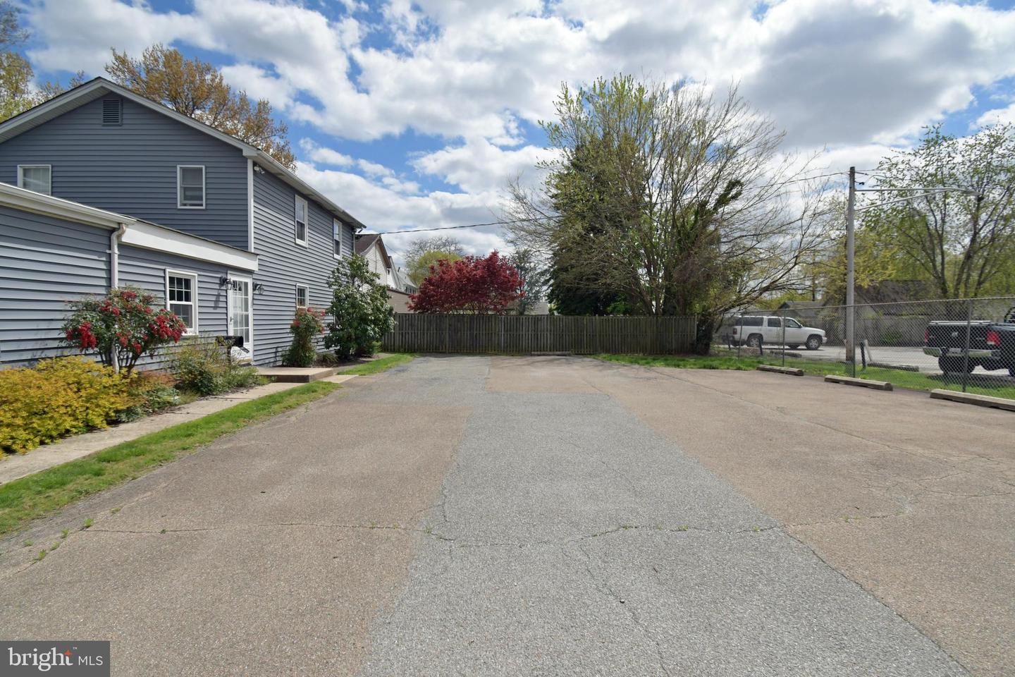 400 Lewis St Property Photo 15