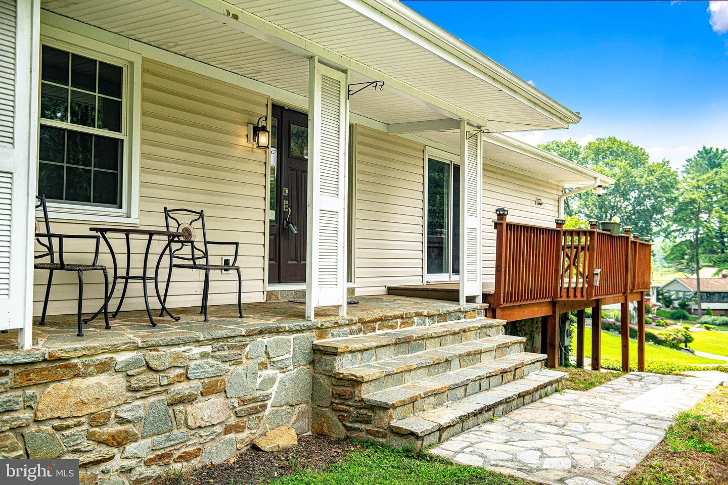1206 E Macphail Rd Property Photo 2