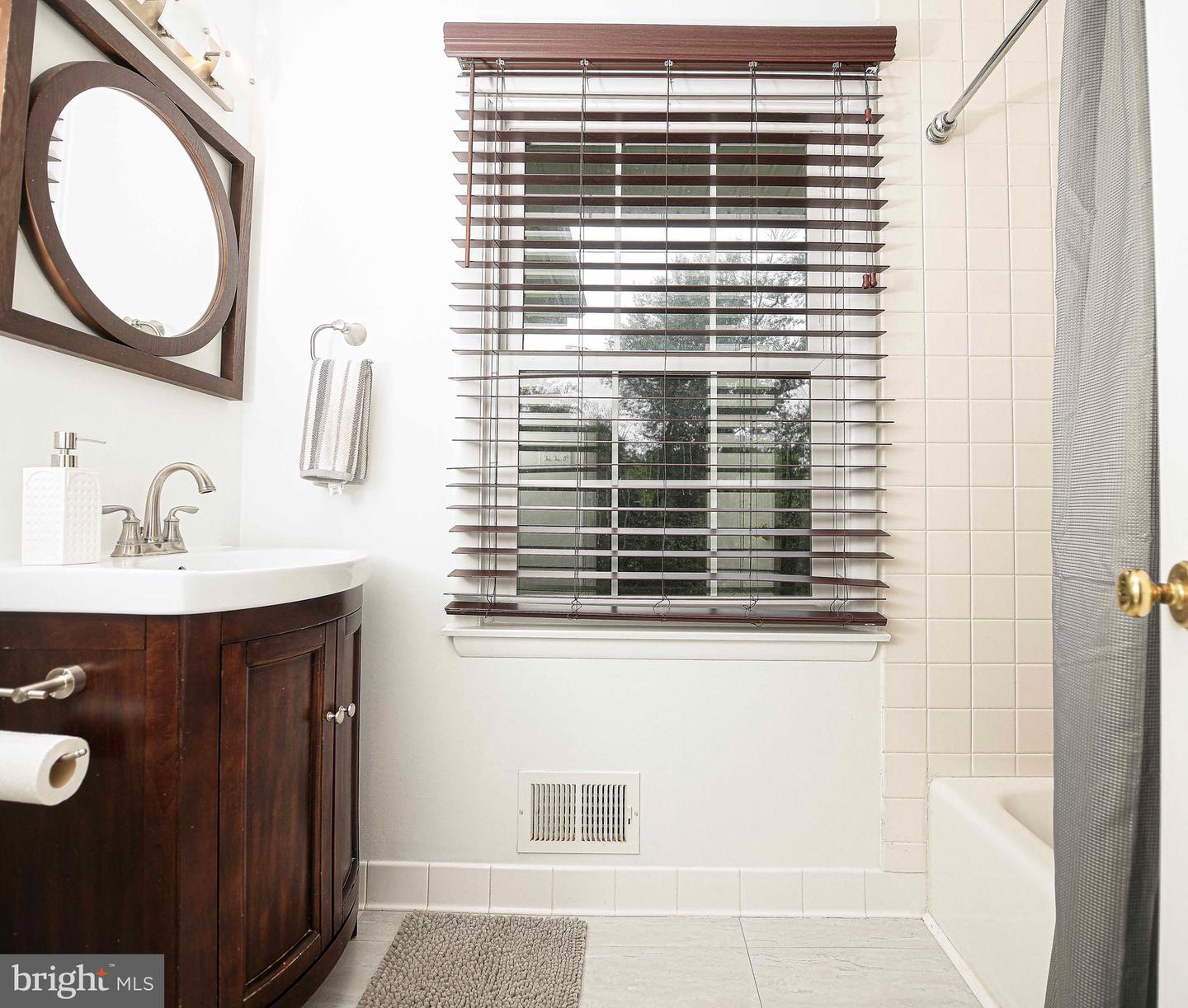 1206 E Macphail Rd Property Photo 27