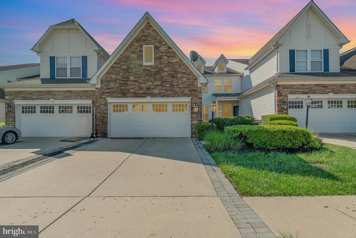 417 AZRA CT
