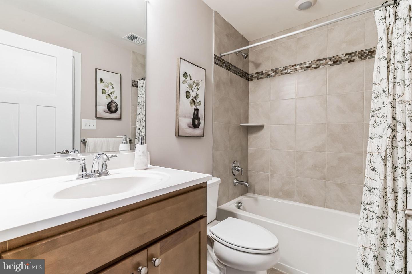3637 Dexter Ct #158 Property Photo 4