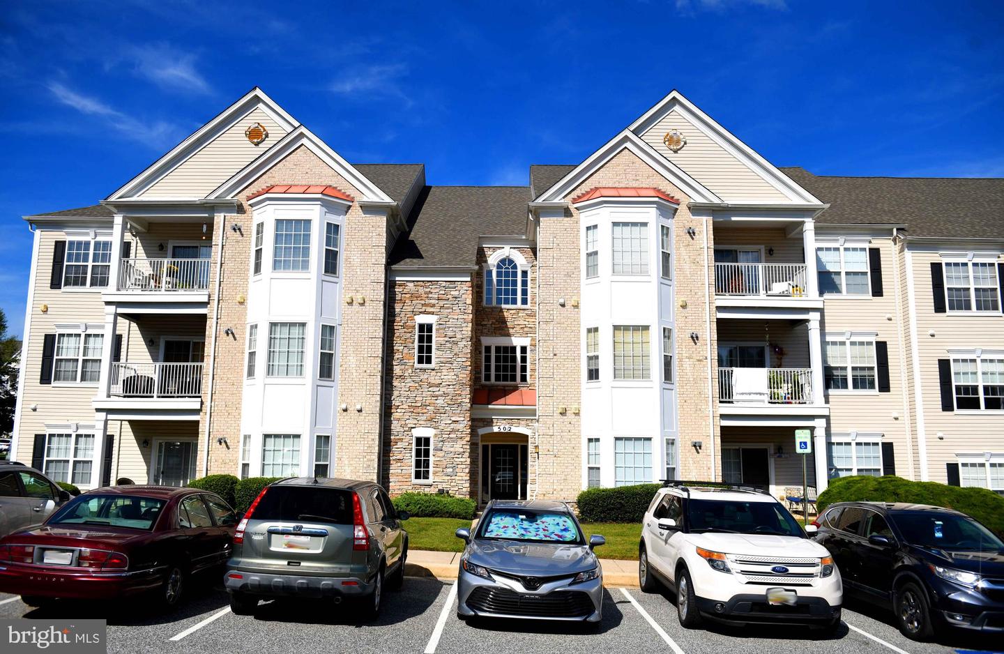 502-f Lloyd Pl #6 Property Photo 1