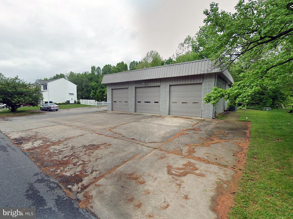 405 Laburnum Rd Property Photo 2