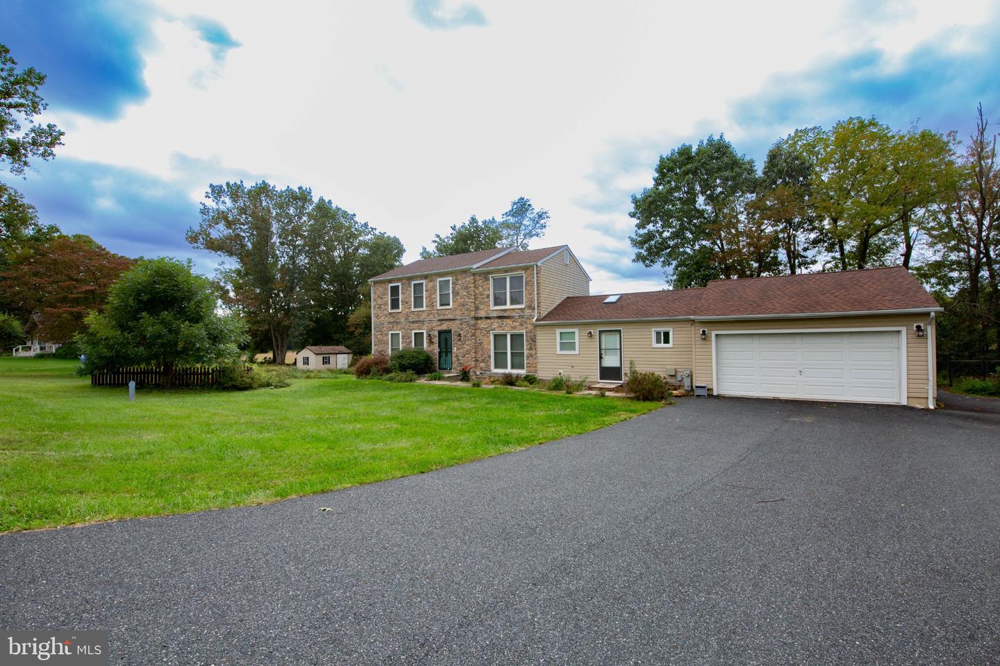 610 Country Club Rd Property Photo 4
