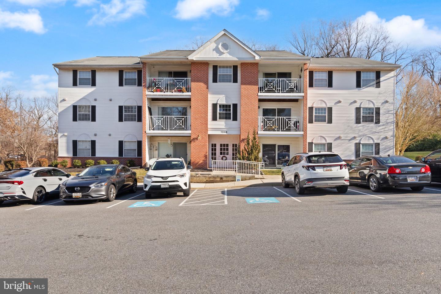 1206 BRAMBLE WOOD CT #201