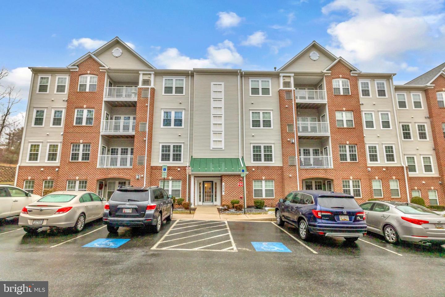 259 Beckenham Cir #404 Property Photo 1
