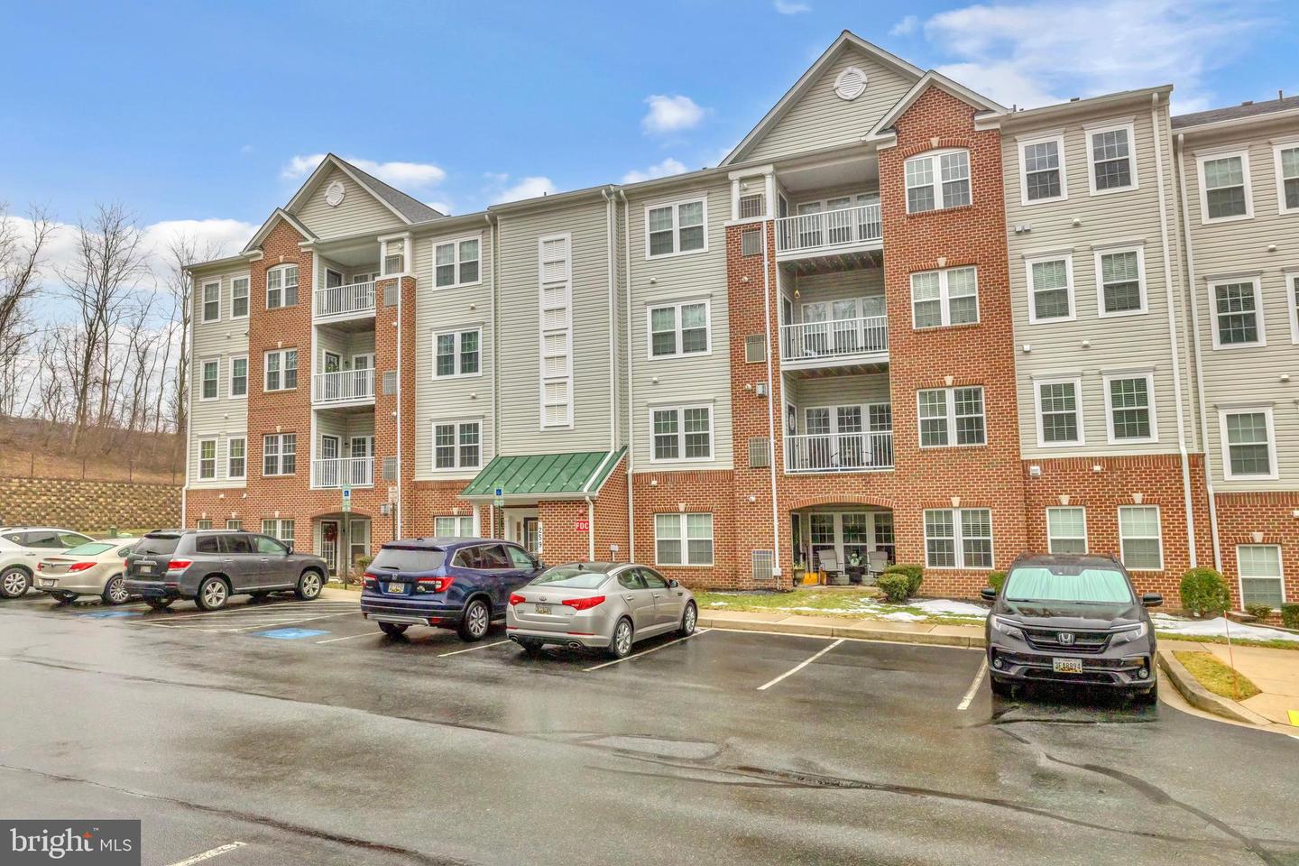 259 Beckenham Cir #404 Property Photo 2