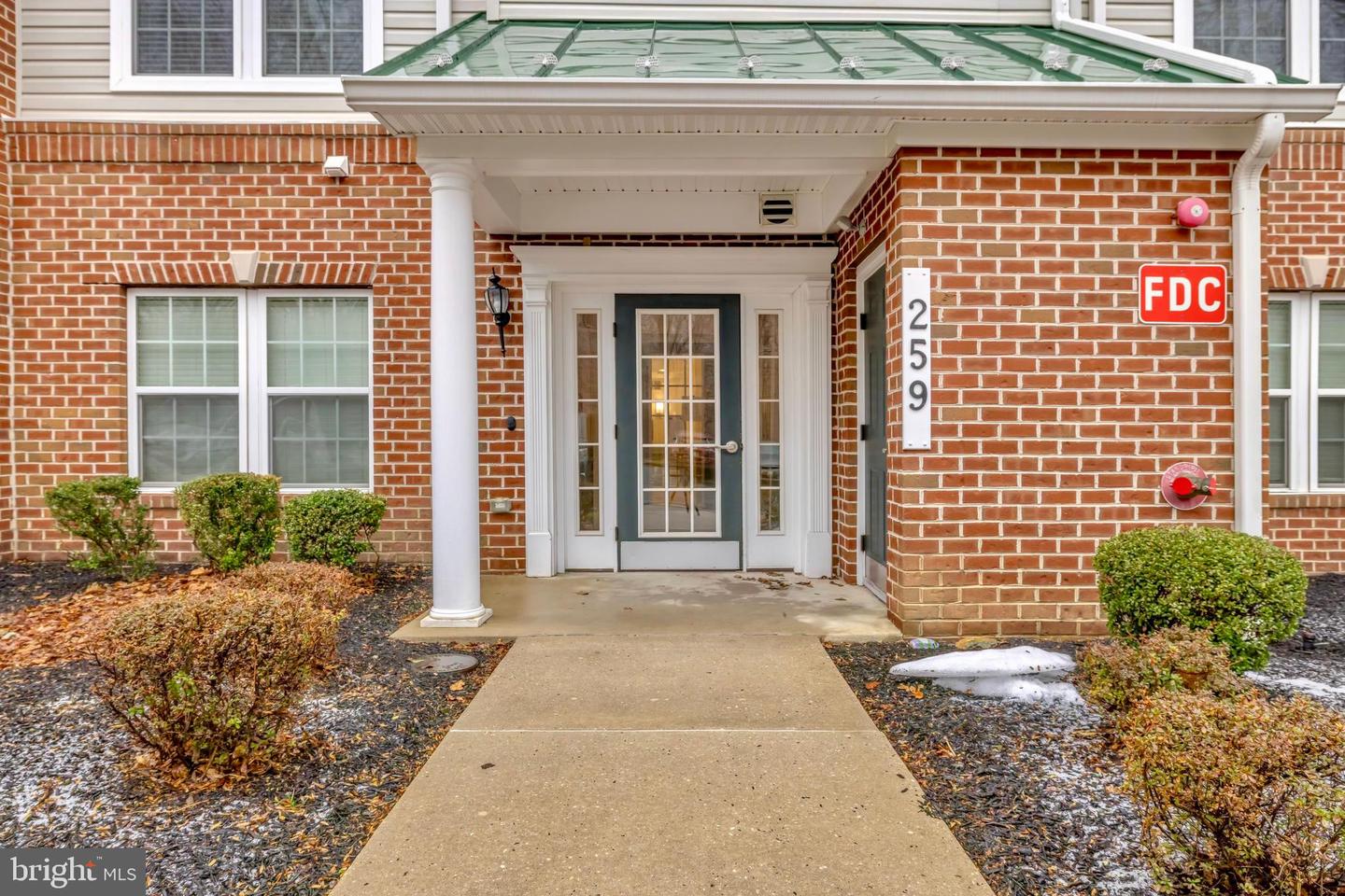 259 Beckenham Cir #404 Property Photo 3