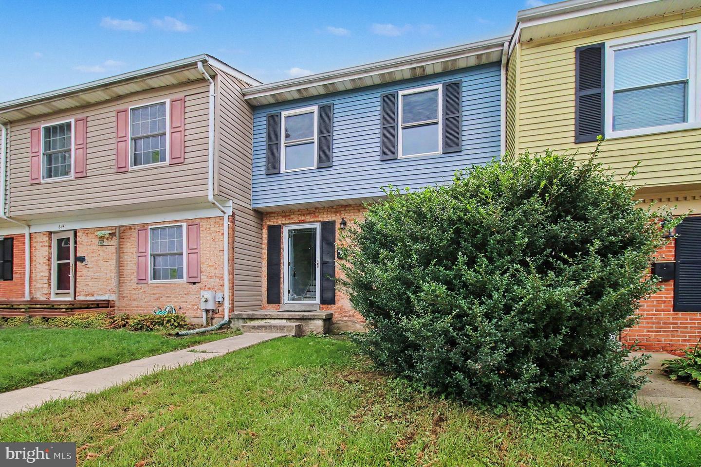 666 YORKSHIRE DR Property Photo 1
