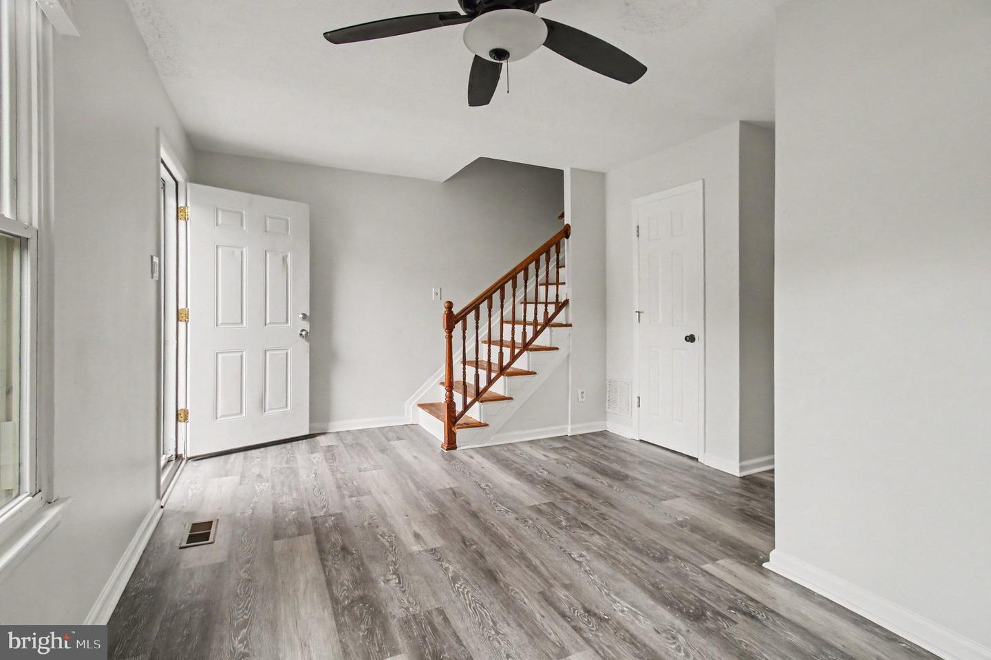 666 Yorkshire Dr Property Photo 2