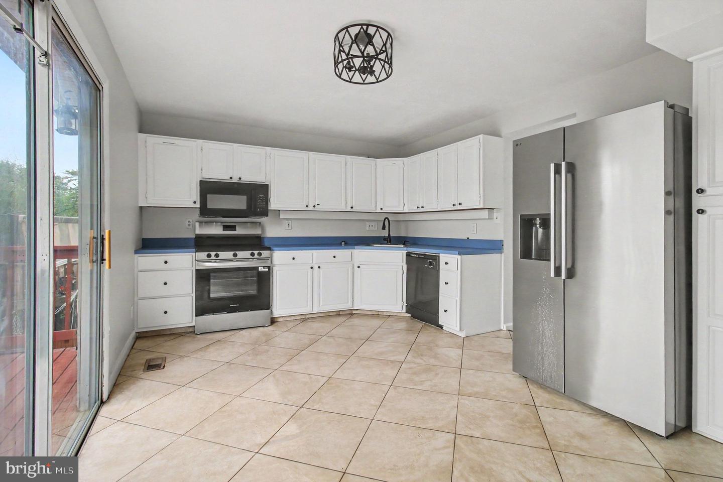 666 Yorkshire Dr Property Photo 4