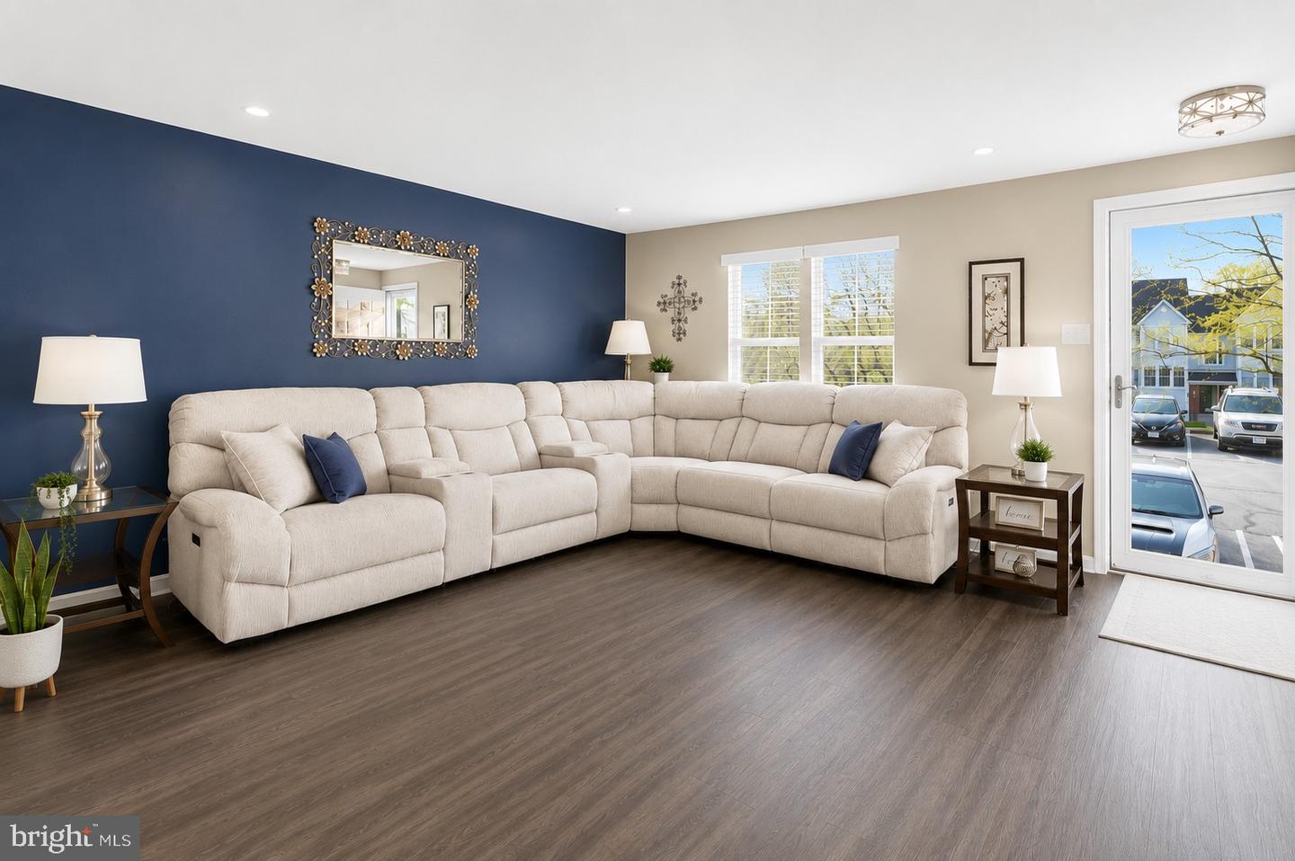 998 Jessicas Ct #2 Property Photo 6