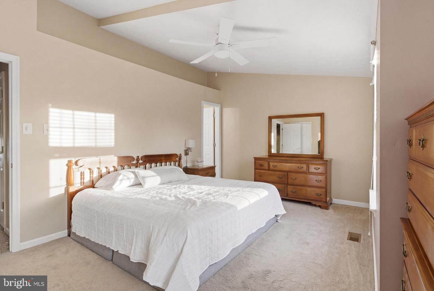 998 Jessicas Ct #2 Property Photo 10