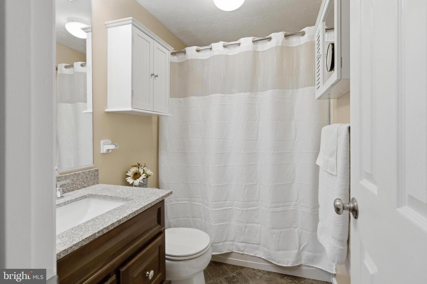 998 Jessicas Ct #2 Property Photo 13