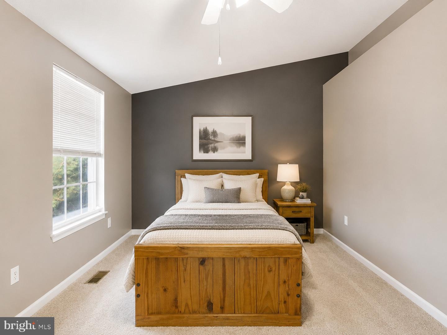 998 Jessicas Ct #2 Property Photo 15