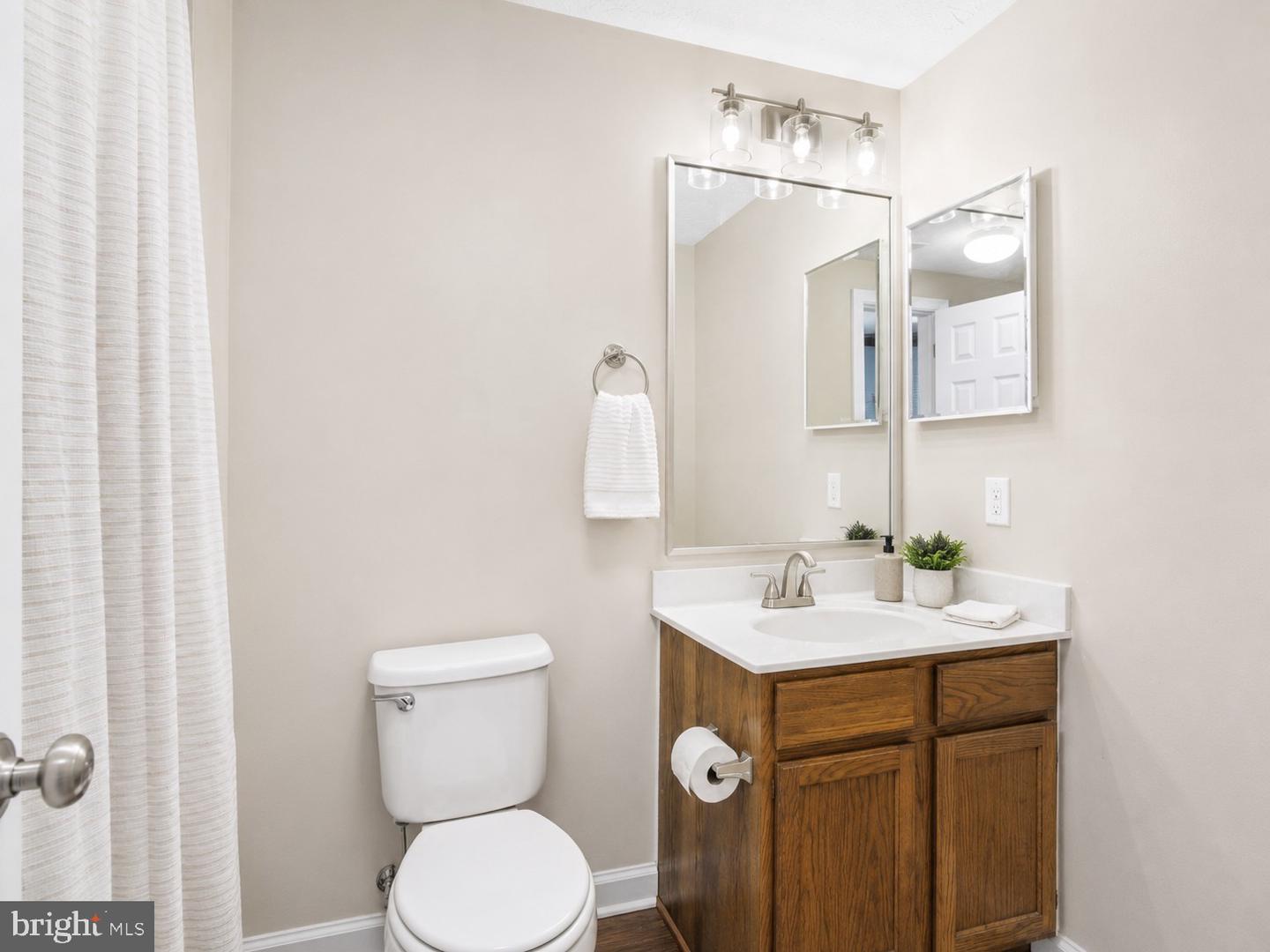 998 Jessicas Ct #2 Property Photo 17