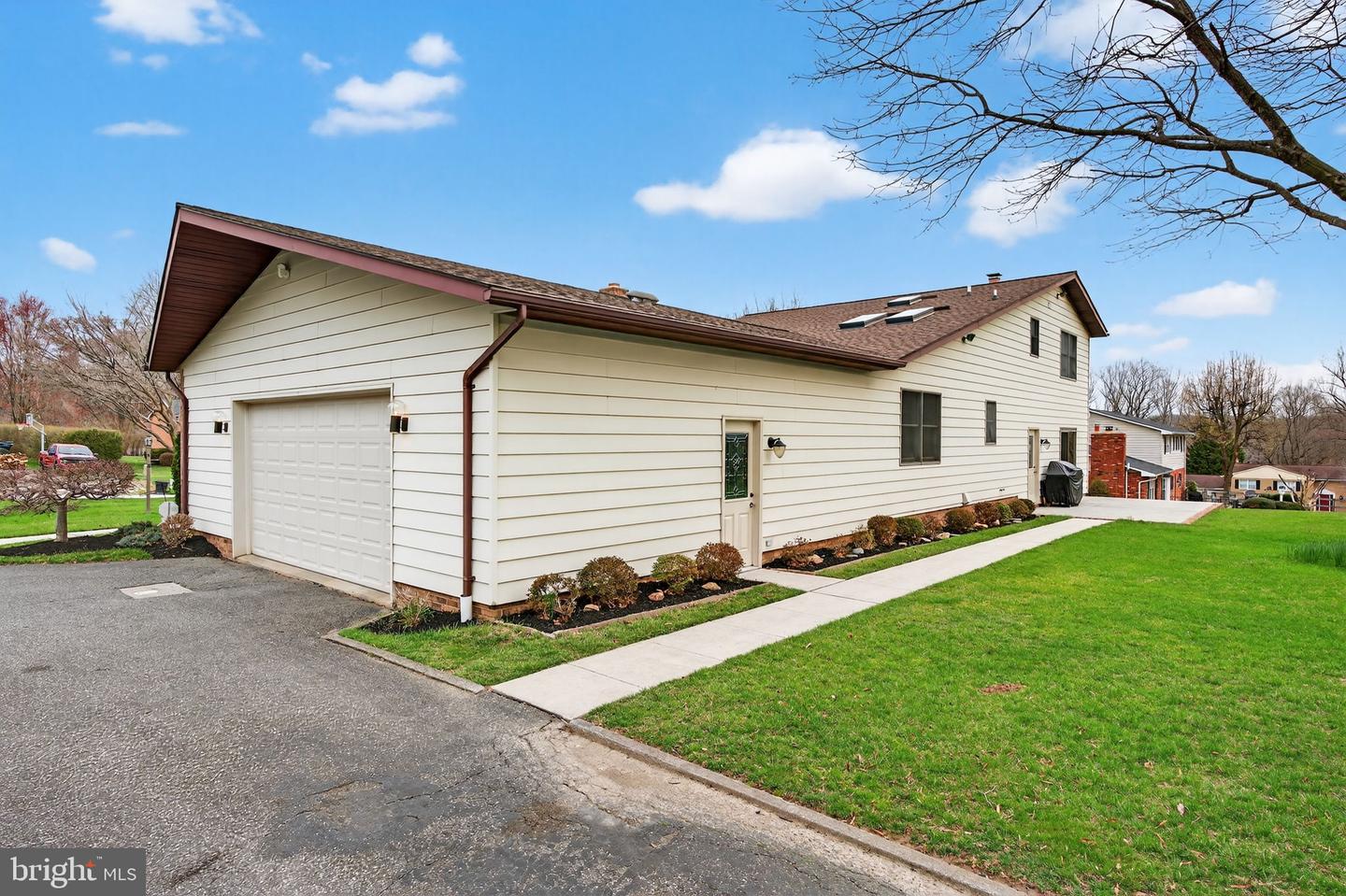 1703 Brickhouse Ln Property Photo 7