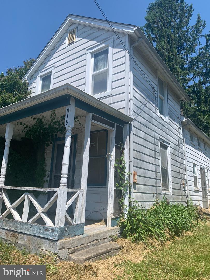 819 Erie St Property Photo 1