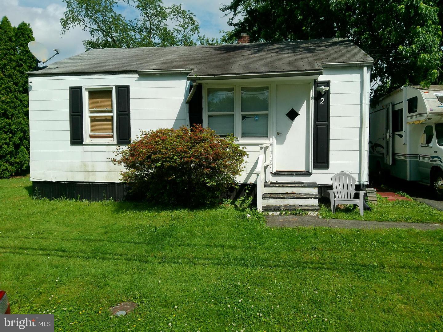 2 Aberdeen Ave Property Photo 2