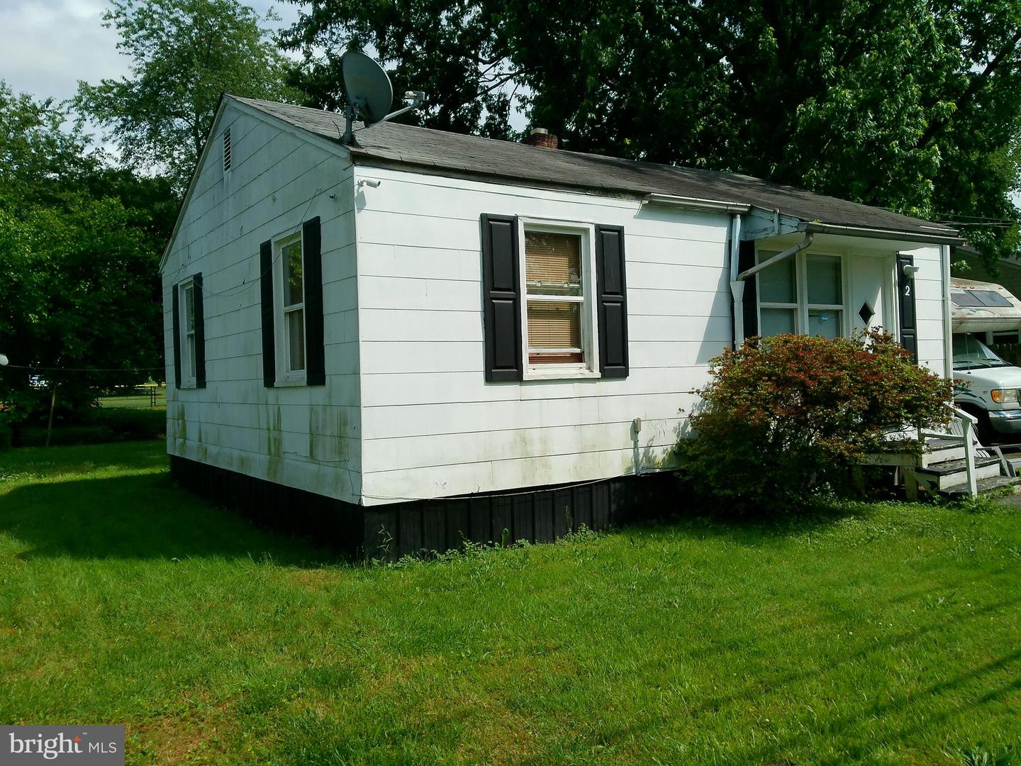 2 Aberdeen Ave Property Photo 3