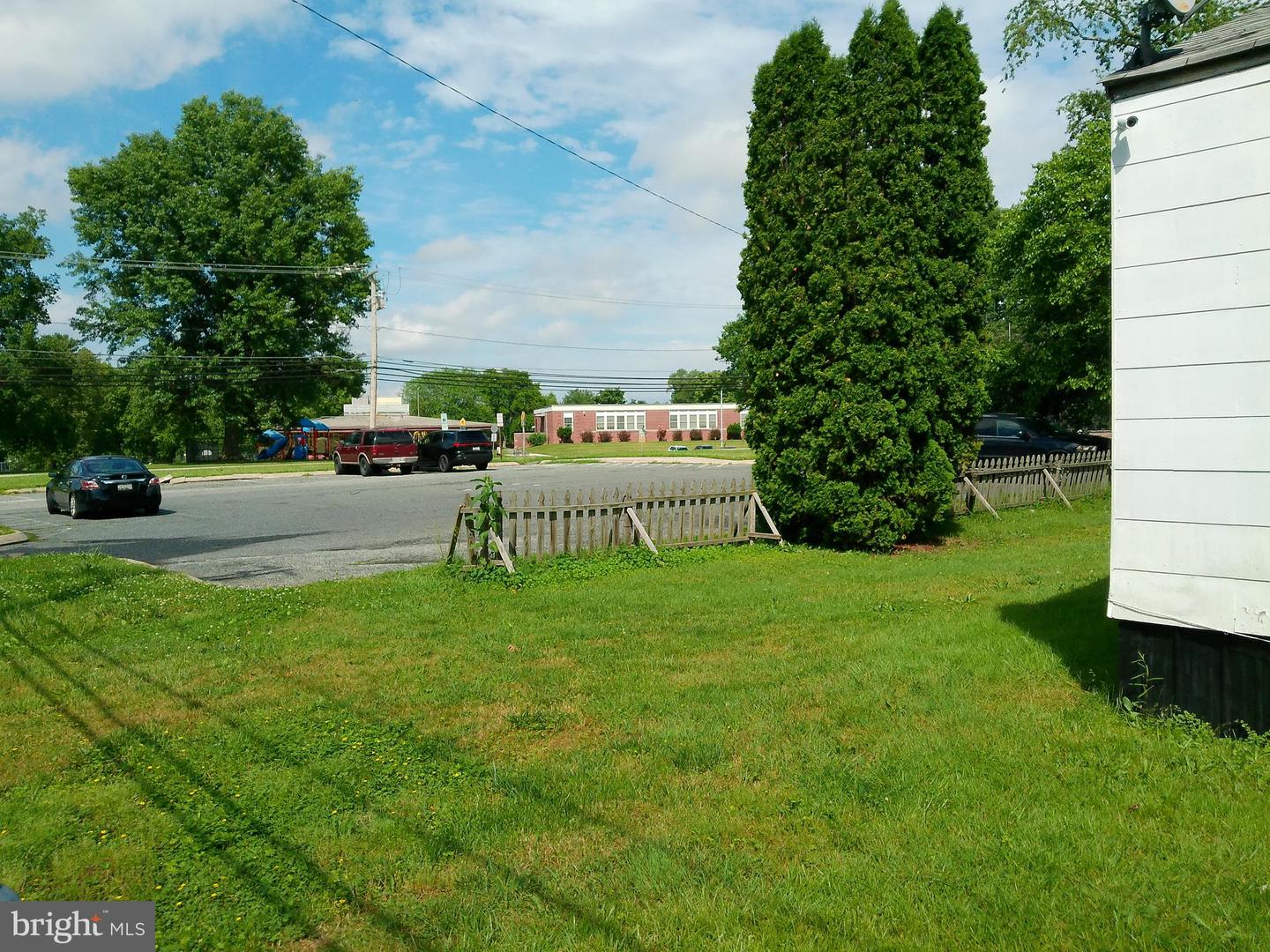 2 Aberdeen Ave Property Photo 5