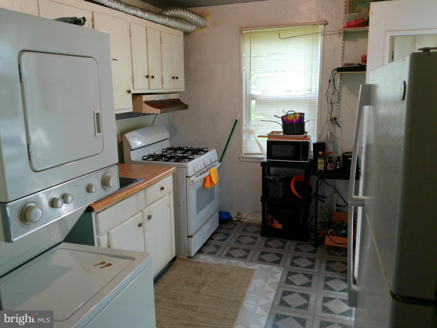 2 Aberdeen Ave Property Photo 7