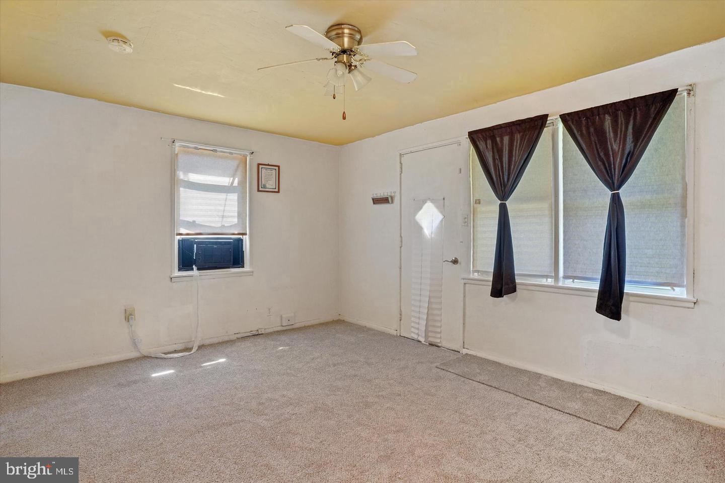2 Aberdeen Ave Property Photo 9