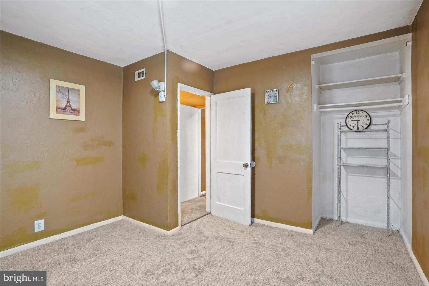 2 Aberdeen Ave Property Photo 16
