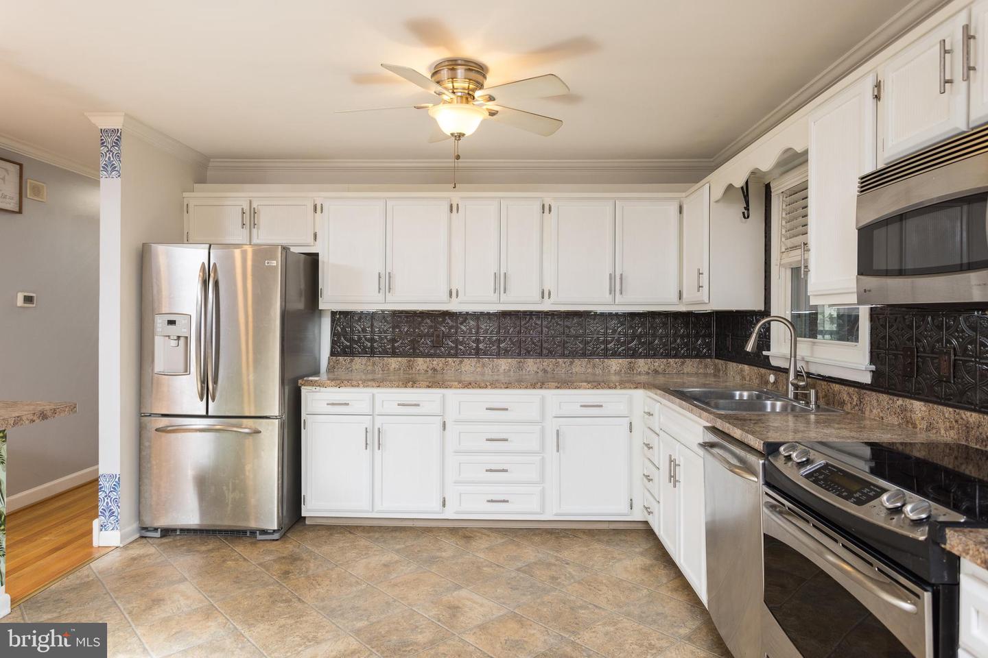 112 Shell Cove Ct Property Photo 8